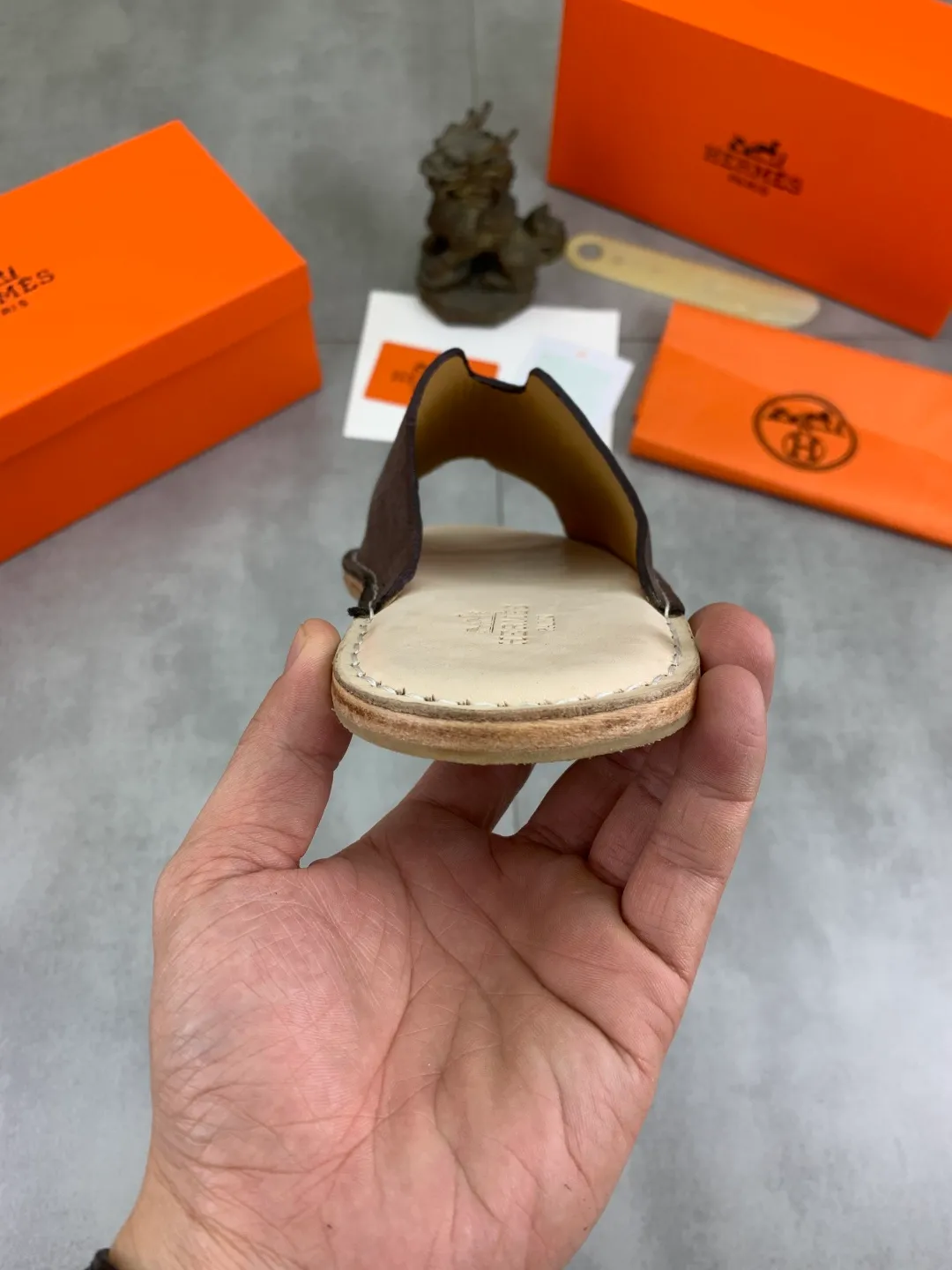 Men's men's shoes 💰P360 new model (genuine leather outsole series) new colors are coming simultaneously on the official website [HERMES] Hermès series: original development, original anatomy display, exclusive outsole [Material] Sole: original genuine leather sole with cow essence film 🌸. Fabric Original calfskin Lining: Imported cowhide, delicate and soft Code number: 38-44